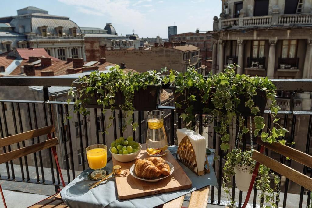 Апартаменты Sunny 2Br Flat - Old Town View Бухарест Экстерьер фото