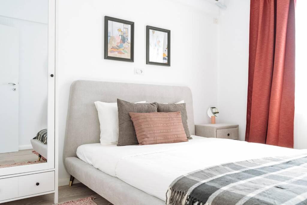 Апартаменты Sunny 2Br Flat - Old Town View Бухарест Экстерьер фото