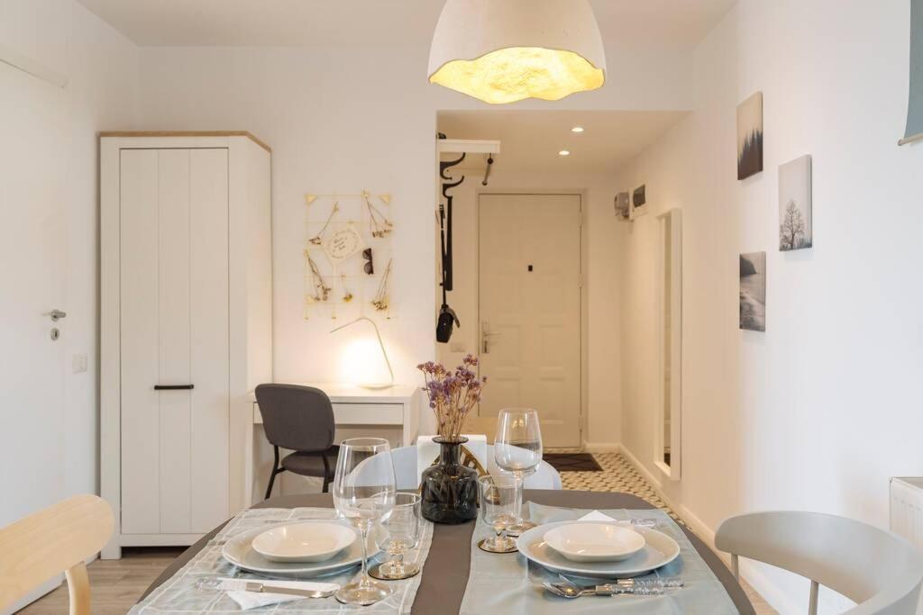 Апартаменты Sunny 2Br Flat - Old Town View Бухарест Экстерьер фото