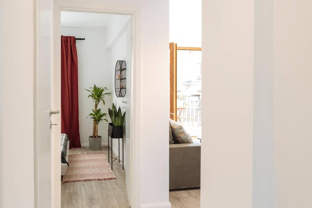 Апартаменты Sunny 2Br Flat - Old Town View Бухарест Экстерьер фото