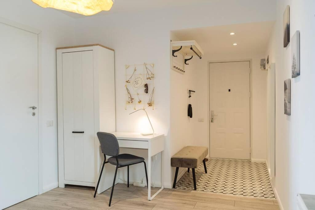 Апартаменты Sunny 2Br Flat - Old Town View Бухарест Экстерьер фото