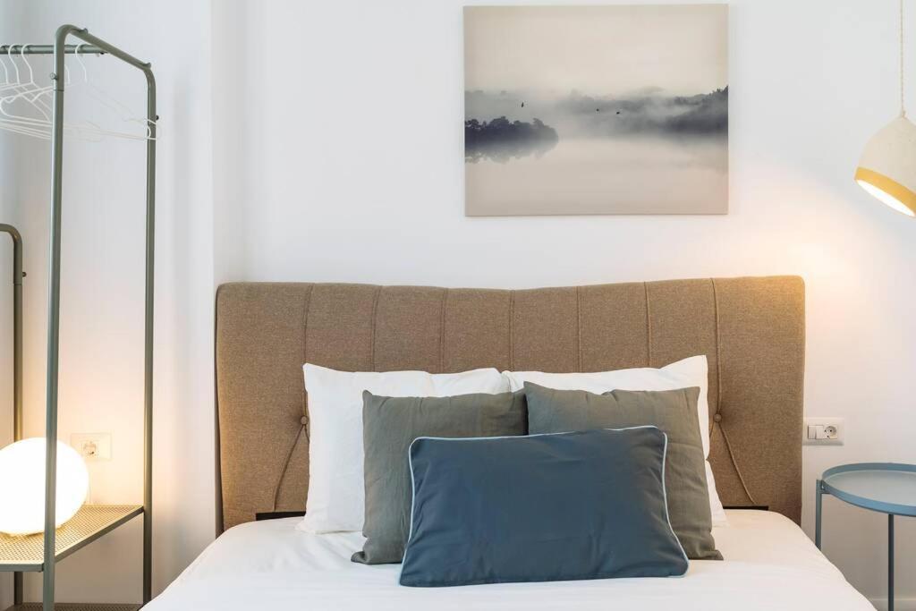 Апартаменты Sunny 2Br Flat - Old Town View Бухарест Экстерьер фото
