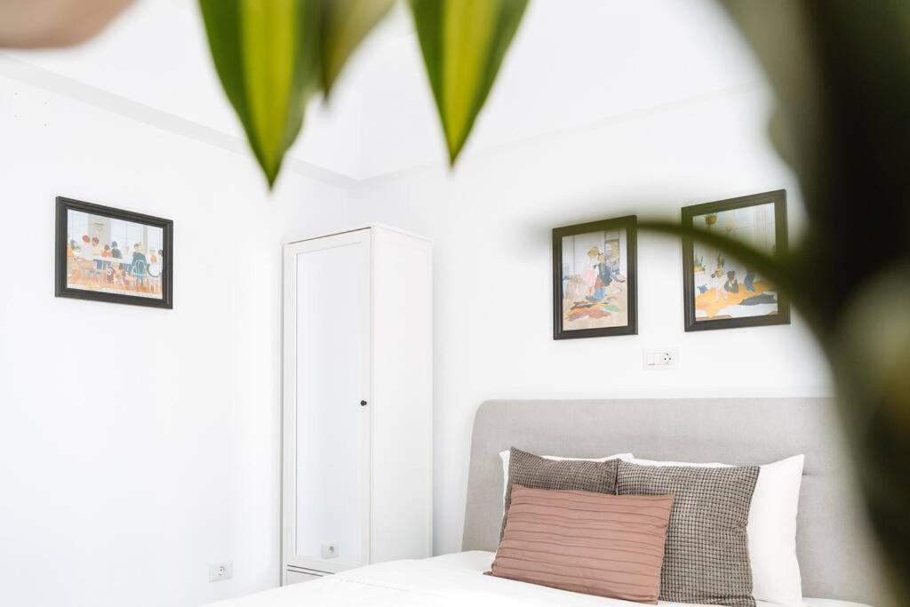 Апартаменты Sunny 2Br Flat - Old Town View Бухарест Экстерьер фото